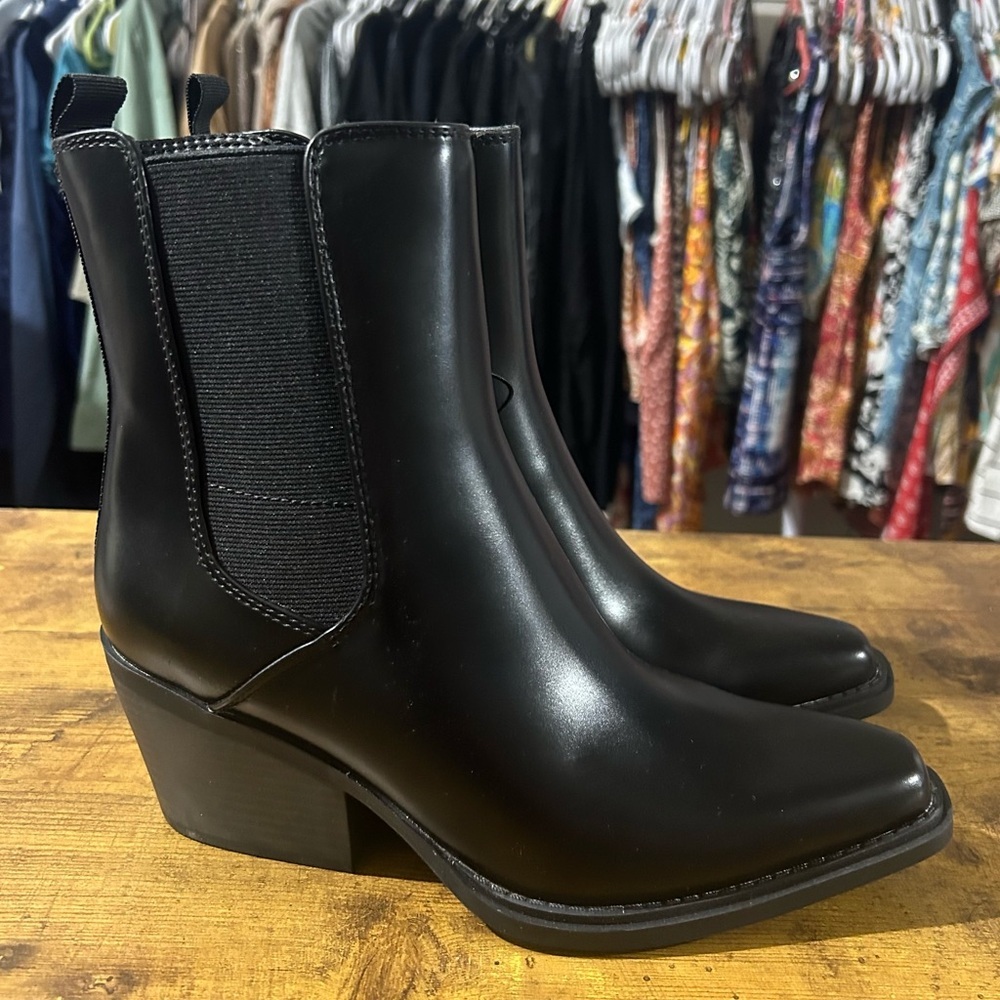 A.N.A Black Reba Block Heel Ankle Booties NWT with Flaw Size 7